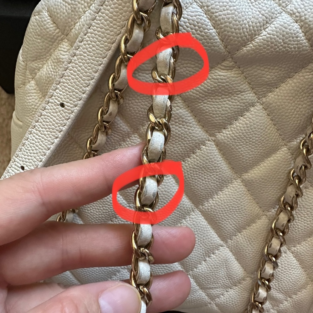 Chanel white caviar day mini backpack.
Used, need spa. - Picture 10 of 16